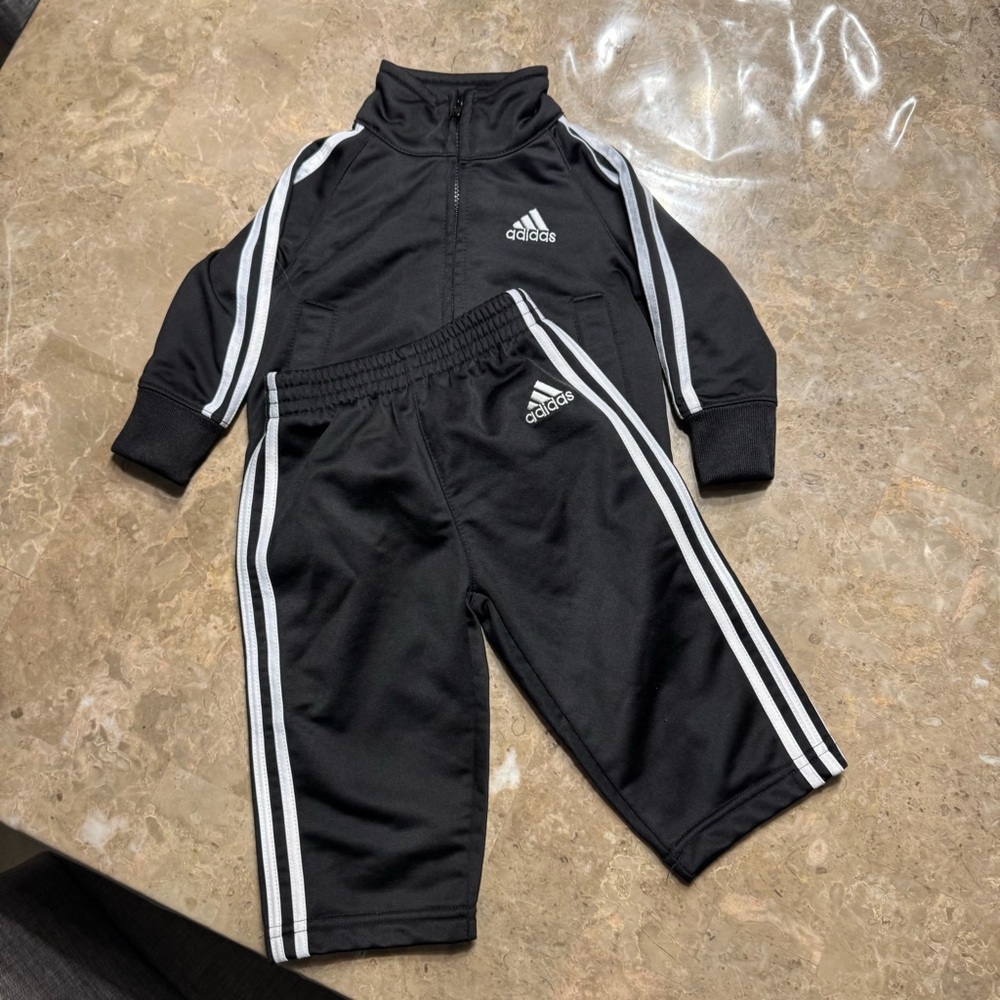 Adidas Unisex baby active track set
Size 6 months - Picture 3 of 5